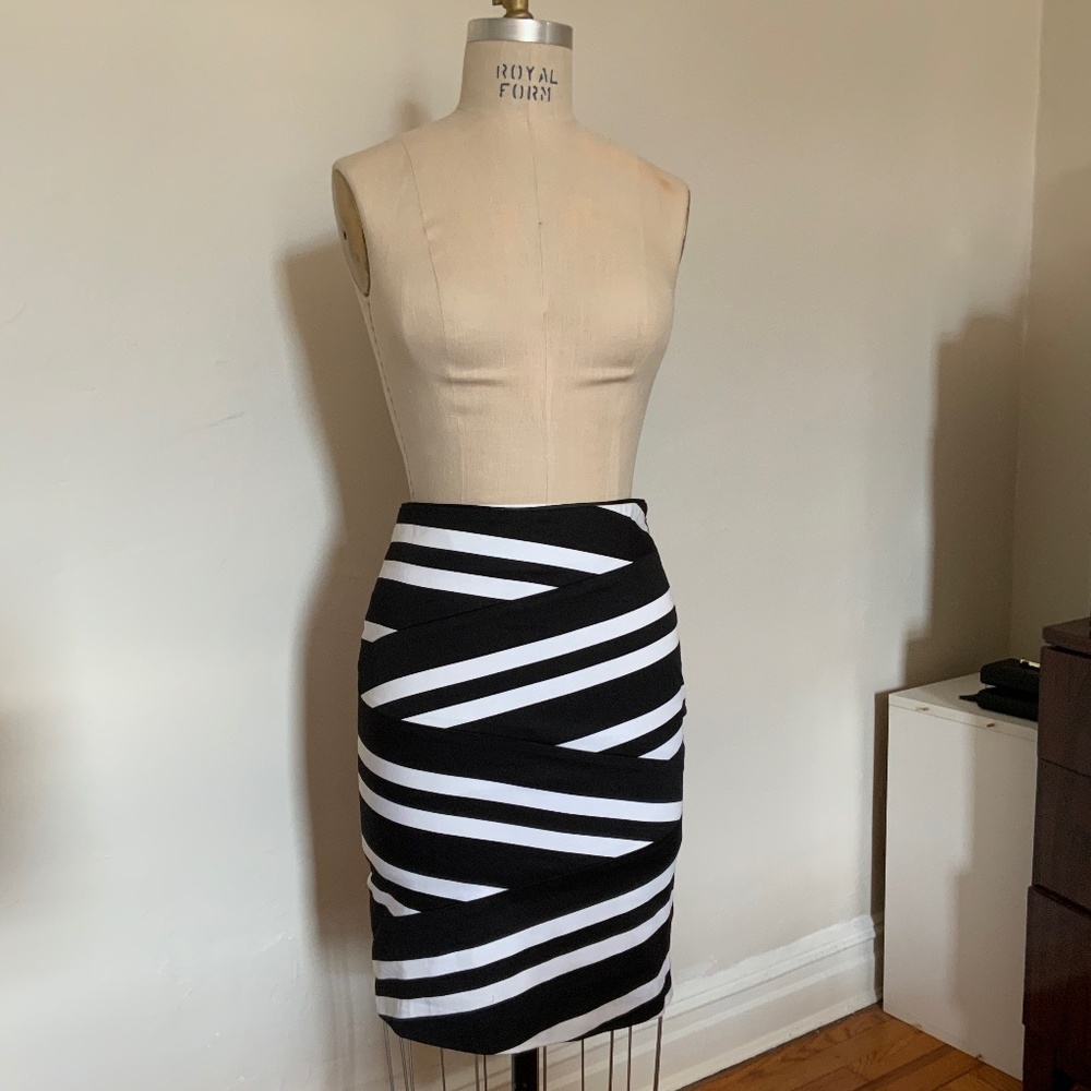 Black & White Zigzag Pencil Skirt